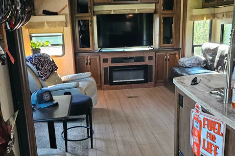 Mike's Awesome Sierra Fifth Wheel Trailer
