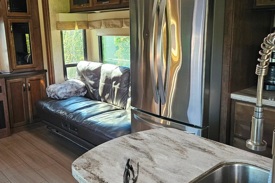 Mike's Awesome Sierra Fifth Wheel Trailer