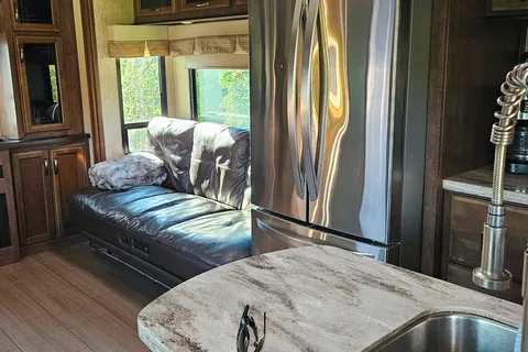 Mike's Awesome Sierra Fifth Wheel Trailer