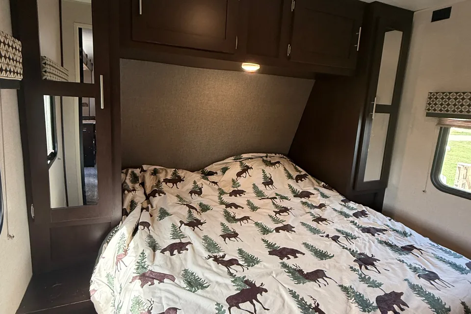 Mackenzie's Sportsman 333 BHK Travel Trailer
