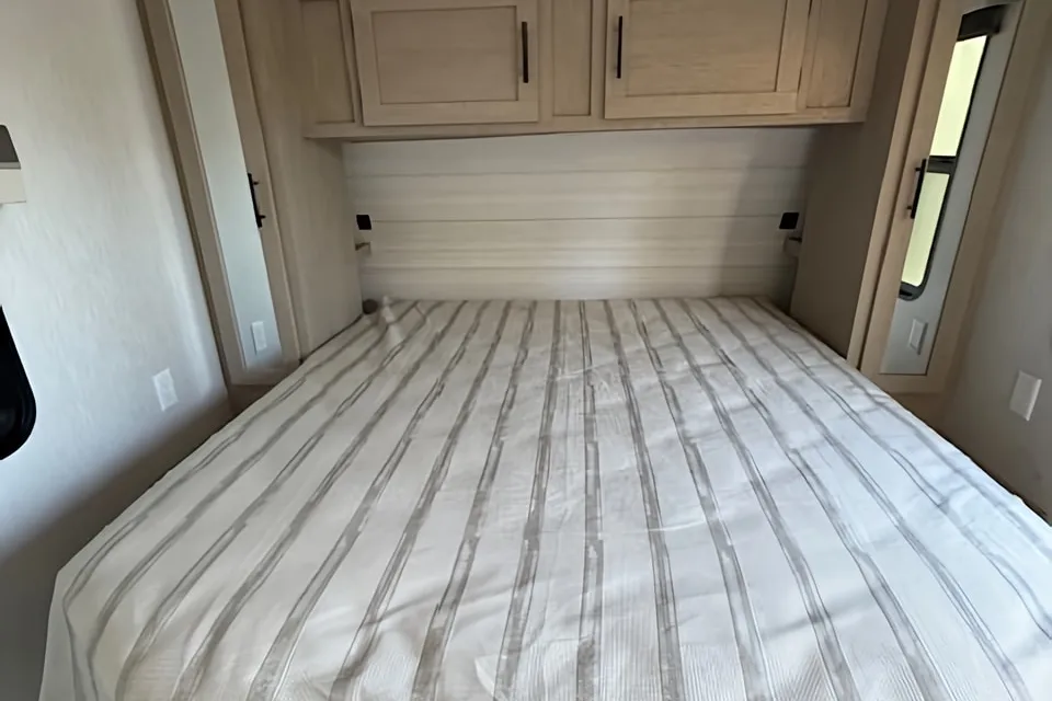 (Delta Dior) 2024 Forest River Salem 26 DB Bunk House