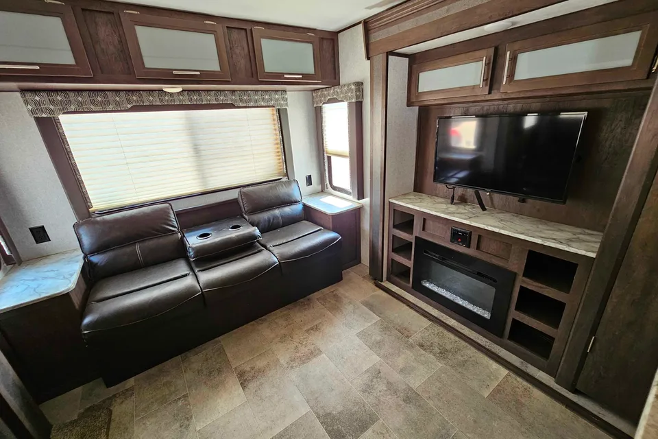 2020 Coleman 2955RL Travel Trailer
