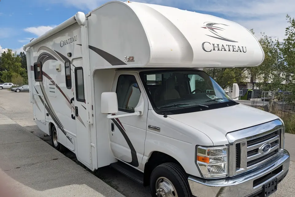 Debra's Thor Motor Coach Chateau Class C