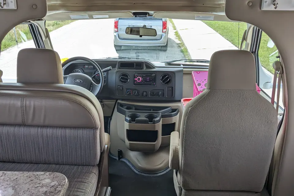 Debra's Thor Motor Coach Chateau Class C