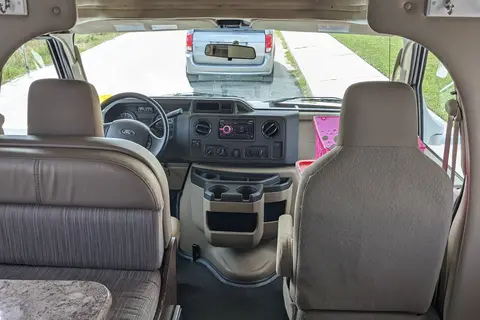 Debra's Thor Motor Coach Chateau Class C