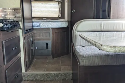 Debra's Thor Motor Coach Chateau Class C
