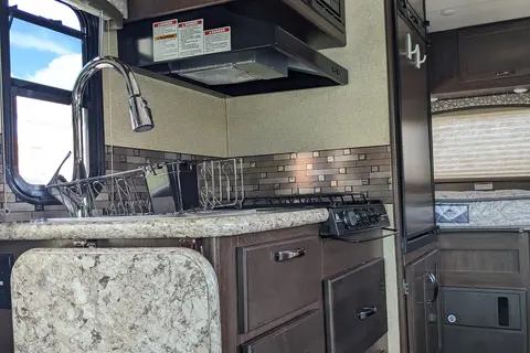 Debra's Thor Motor Coach Chateau Class C