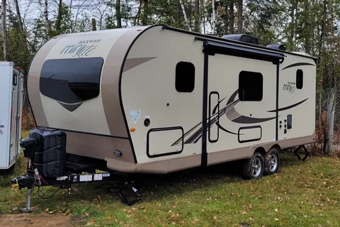 Dustin's Forest River Rockwood 2509s Travel Trailer