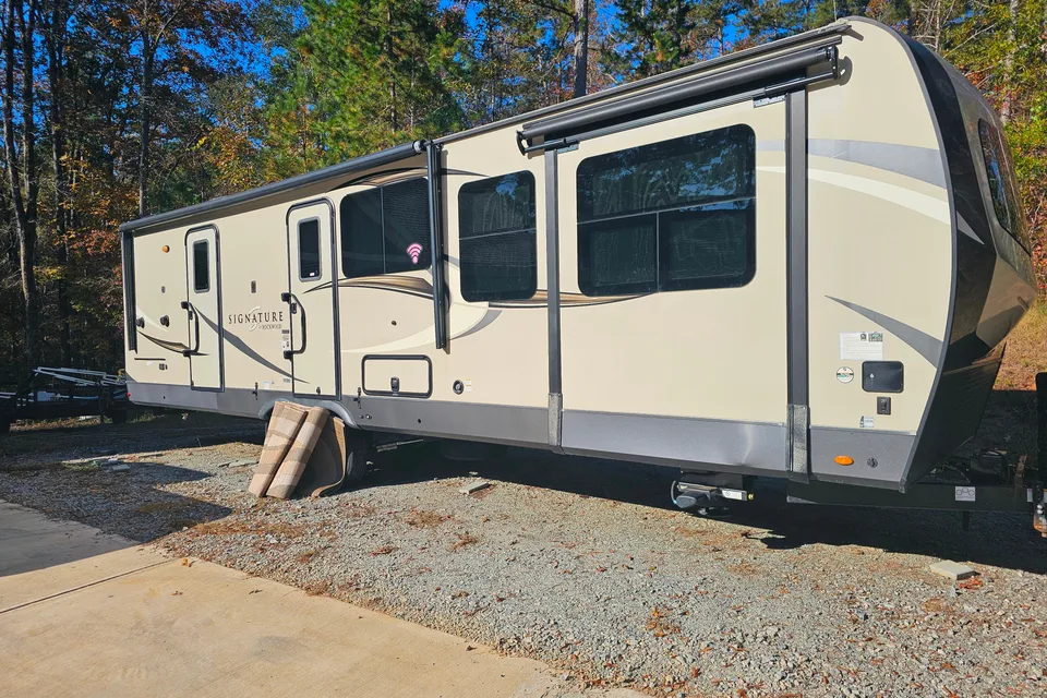 Jeff's Forest River RLT8324SB Travel Trailer
