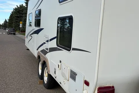 Family & Pet friendly, ready to go trailer!