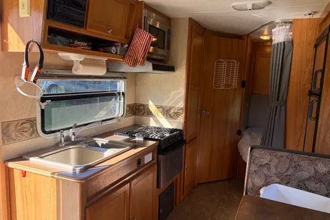 Family & Pet friendly, ready to go trailer!
