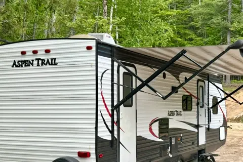 Spacious Family Camper – Sleeps 8 | Queen Bedroom | Double Bunks | Fully Equipped