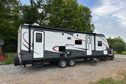 Spacious Family Camper – Sleeps 8 | Queen Bedroom | Double Bunks | Fully Equipped