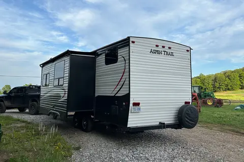 Spacious Family Camper – Sleeps 8 | Queen Bedroom | Double Bunks | Fully Equipped