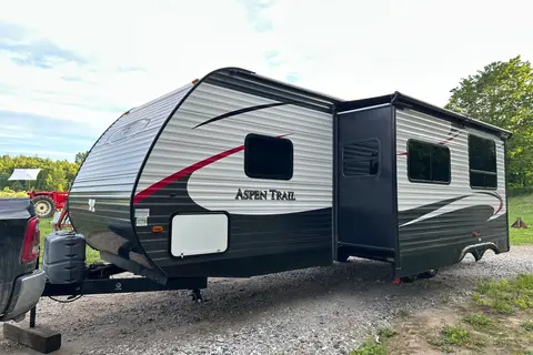 Spacious Family Camper – Sleeps 8 | Queen Bedroom | Double Bunks | Fully Equipped