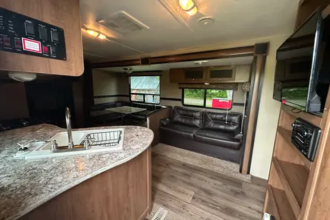 Spacious Family Camper – Sleeps 8 | Queen Bedroom | Double Bunks | Fully Equipped