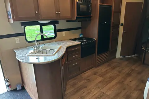 Spacious Family Camper – Sleeps 8 | Queen Bedroom | Double Bunks | Fully Equipped