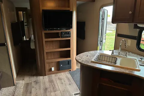 Spacious Family Camper – Sleeps 8 | Queen Bedroom | Double Bunks | Fully Equipped