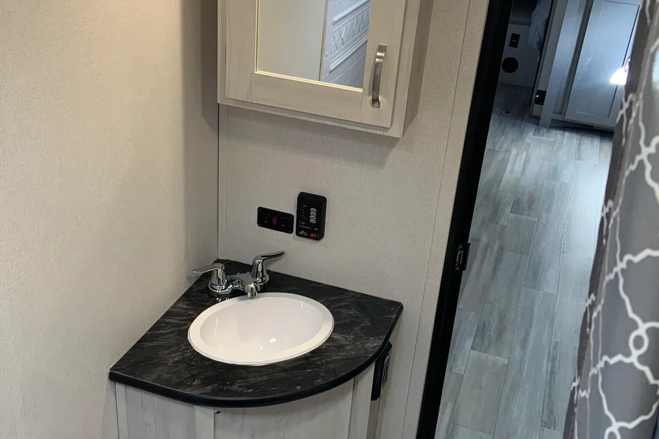 Tracer 260BHSLE Travel Trailer | Sleeps 8