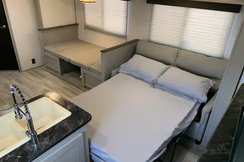 Tracer 260BHSLE Travel Trailer | Sleeps 8