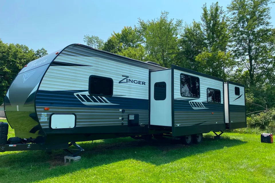 Haven on Wheels 2018 Crossroads Zinger Travel Trailer. Sleeps 10+
