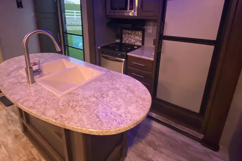 Haven on Wheels 2018 Crossroads Zinger Travel Trailer. Sleeps 10+