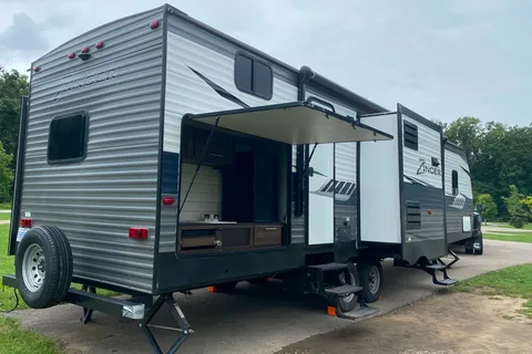 Haven on Wheels 2018 Crossroads Zinger Travel Trailer. Sleeps 10+