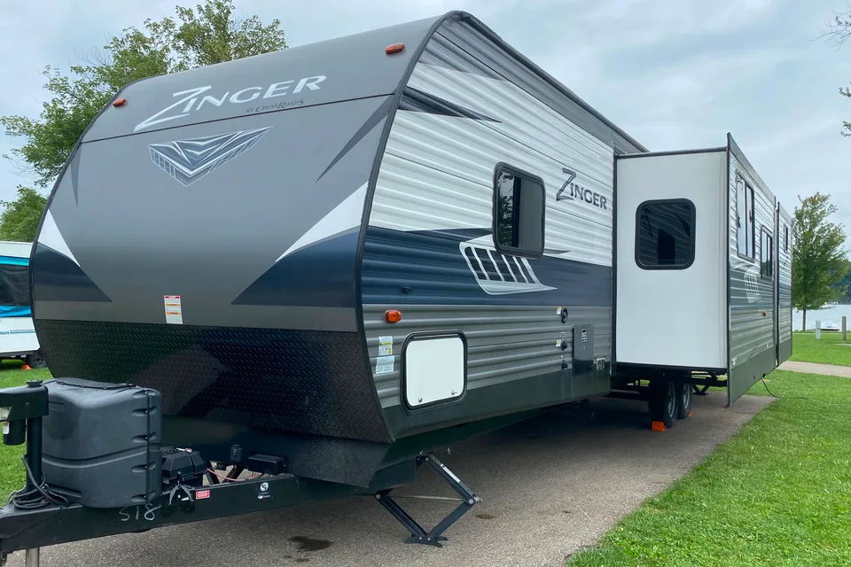 Haven on Wheels 2018 Crossroads Zinger Travel Trailer. Sleeps 10+