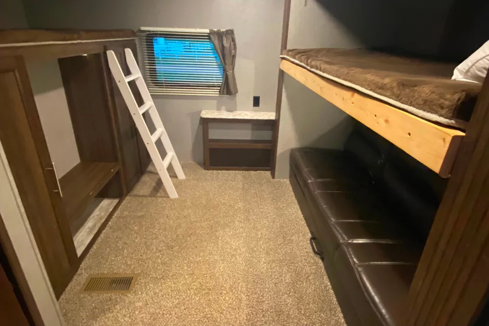 Haven on Wheels 2018 Crossroads Zinger Travel Trailer. Sleeps 10+
