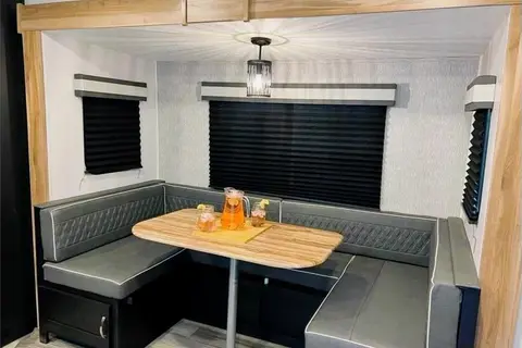 "The Suite Spot" - 2022 Coachmen Freedom Express Ultra Lite 257BHS