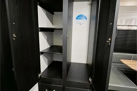 "The Suite Spot" - 2022 Coachmen Freedom Express Ultra Lite 257BHS