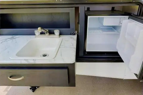 "The Suite Spot" - 2022 Coachmen Freedom Express Ultra Lite 257BHS