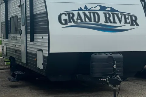 James and Jenny's Grand River 25BH Travel Trailer