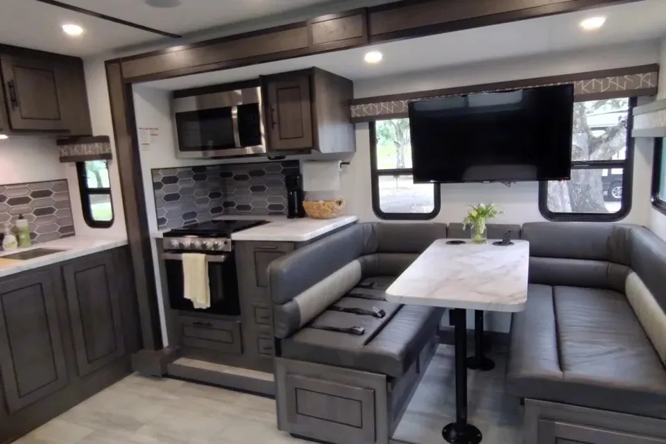 NEW 2024 Luxury Motorcoach! Sleeps 10!