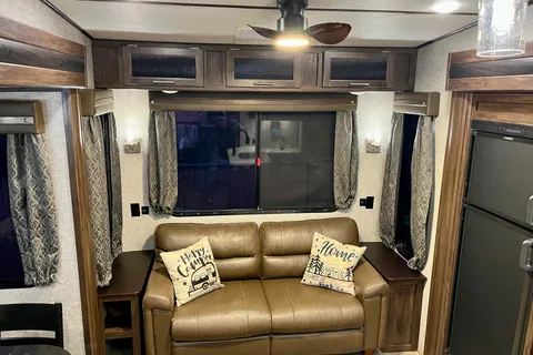  Fully Equipped RV-Perfect for Families or Couples!