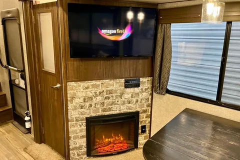  Fully Equipped RV-Perfect for Families or Couples!