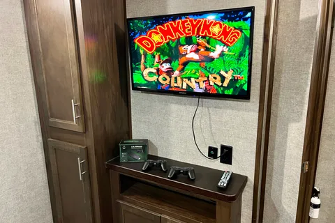  Fully Equipped RV-Perfect for Families or Couples!