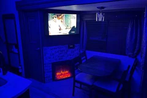  Fully Equipped RV-Perfect for Families or Couples!