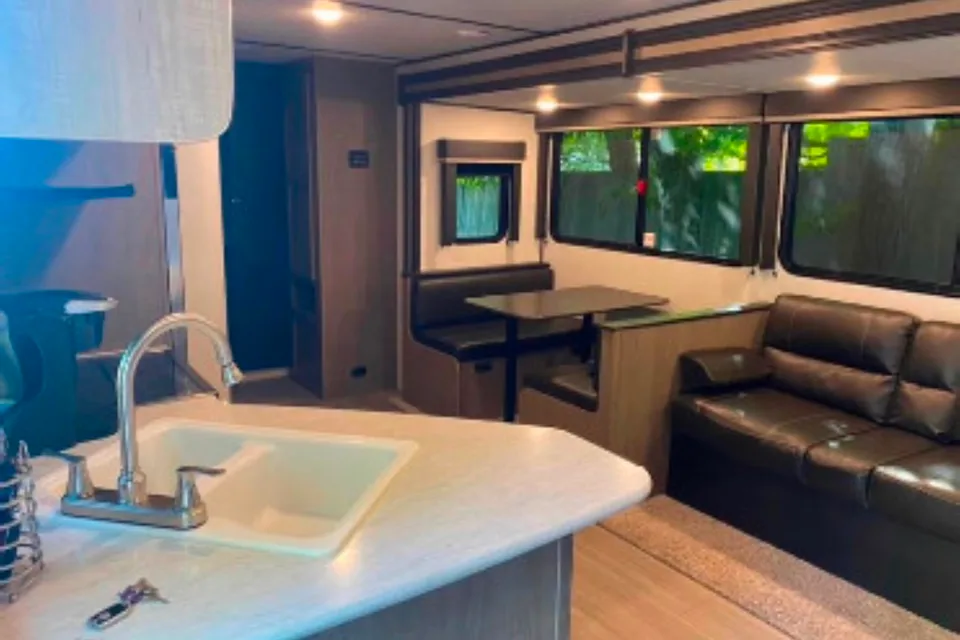 10 sleeper Keystone Hideout Travel Trailer