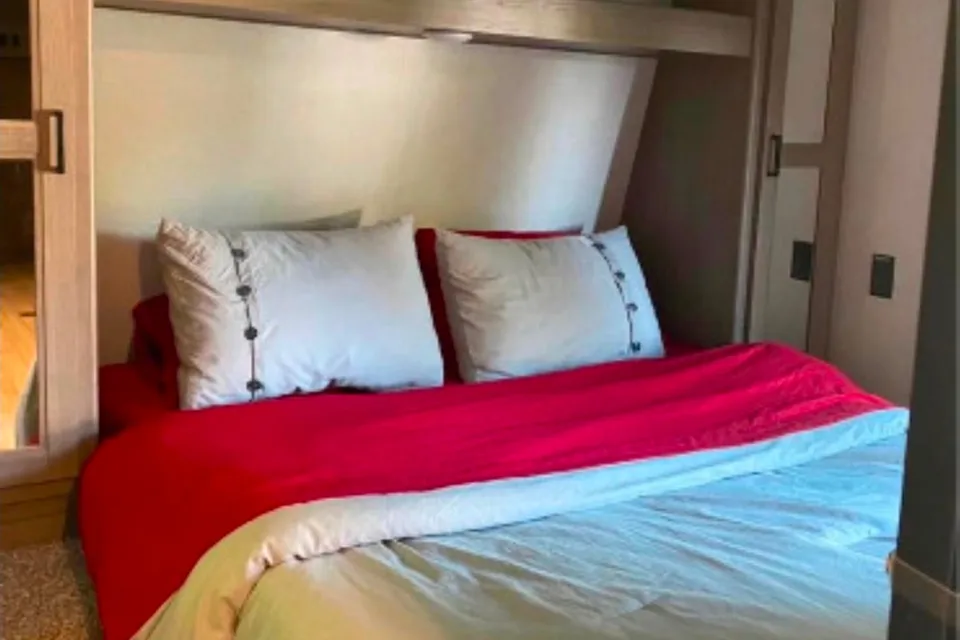 10 sleeper Keystone Hideout Travel Trailer