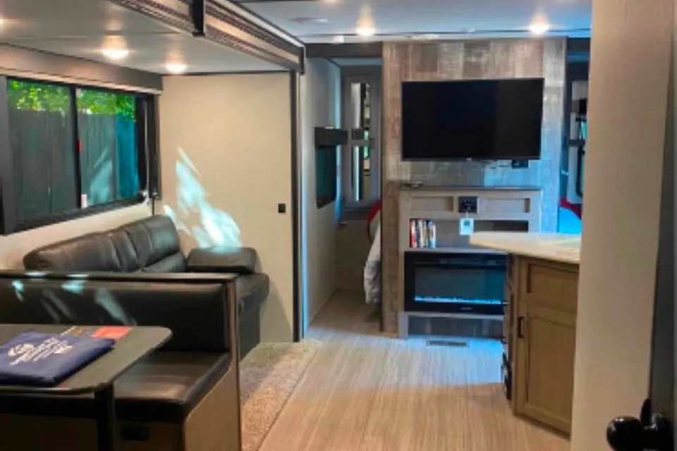 10 sleeper Keystone Hideout Travel Trailer