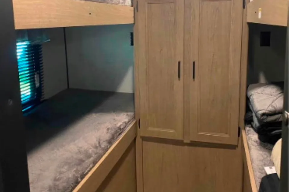 10 sleeper Keystone Hideout Travel Trailer