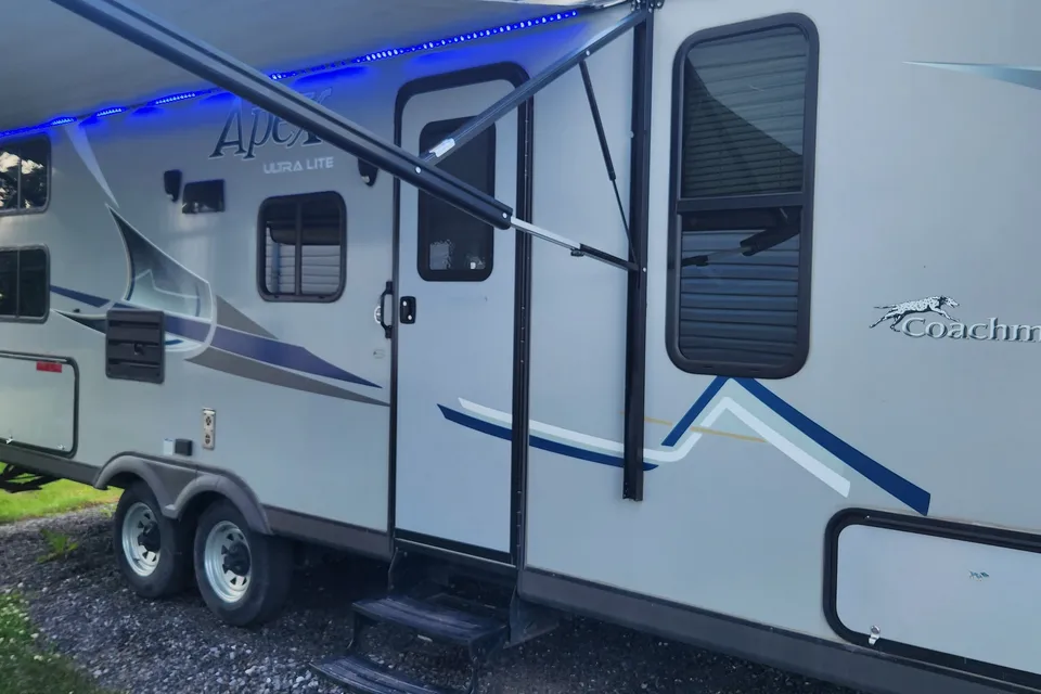 Dominic's Coachmen Apex 24LE Travel Trailer
