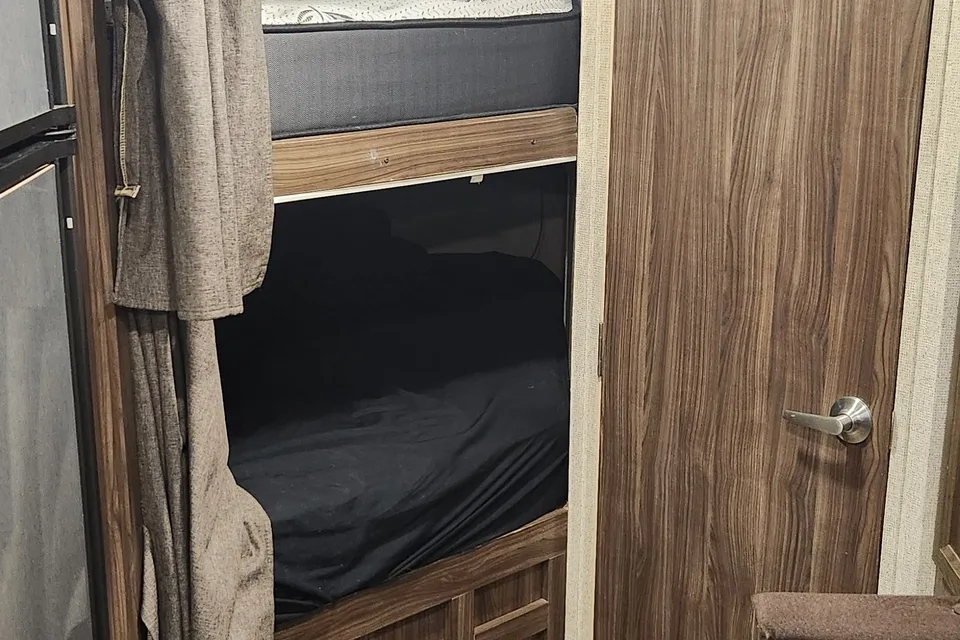 Dominic's Coachmen Apex 24LE Travel Trailer