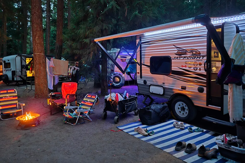 Alexandra's Jayco Jay Flight - tow with SUV -stationary stay in Vancouver available