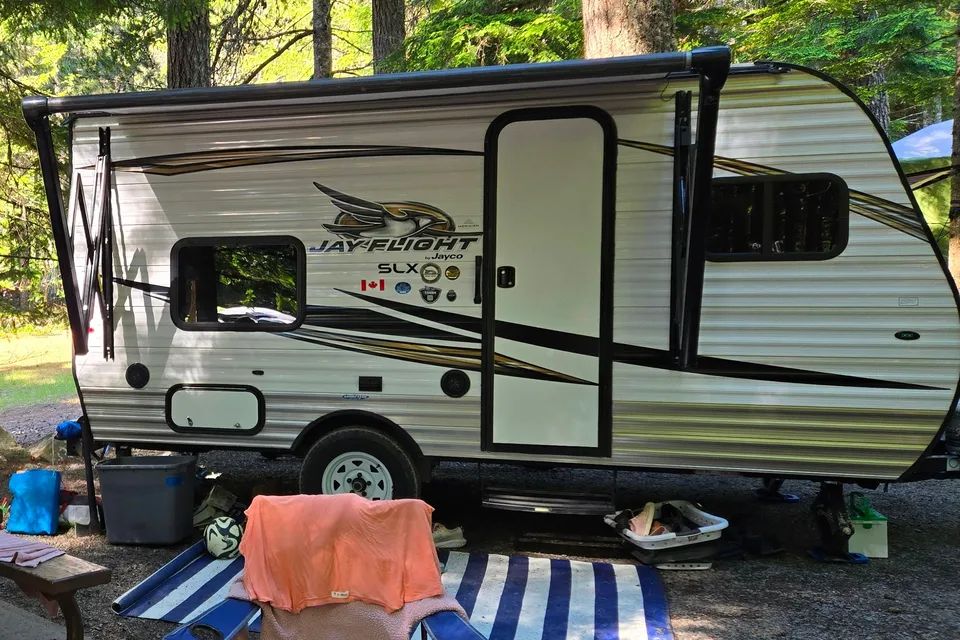 Alexandra's Jayco Jay Flight - tow with SUV -stationary stay in Vancouver available