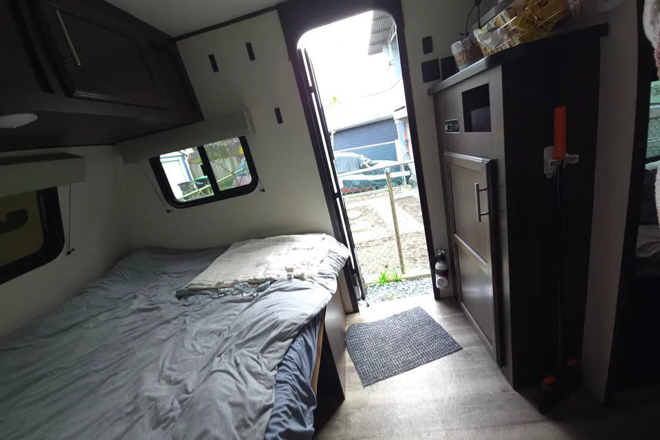 Alexandra's Jayco Jay Flight - tow with SUV -stationary stay in Vancouver available