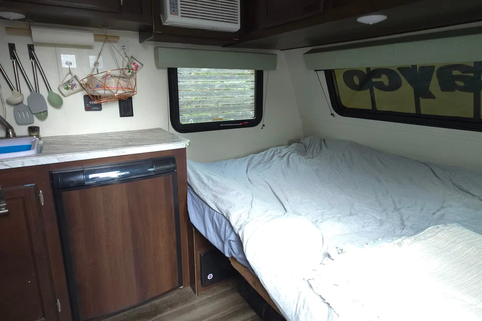 Alexandra's Jayco Jay Flight - tow with SUV -stationary stay in Vancouver available