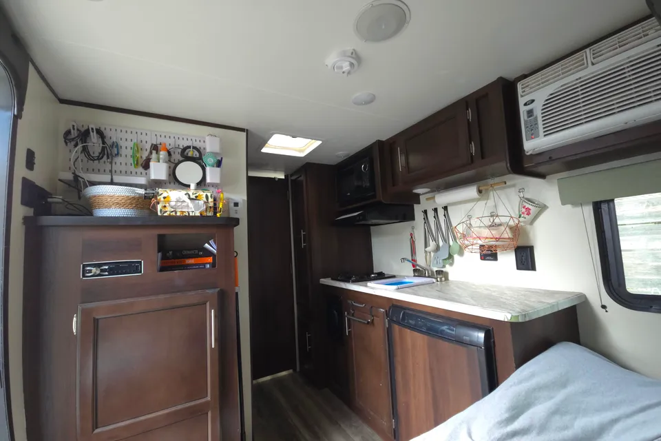 Alexandra's Jayco Jay Flight - tow with SUV -stationary stay in Vancouver available