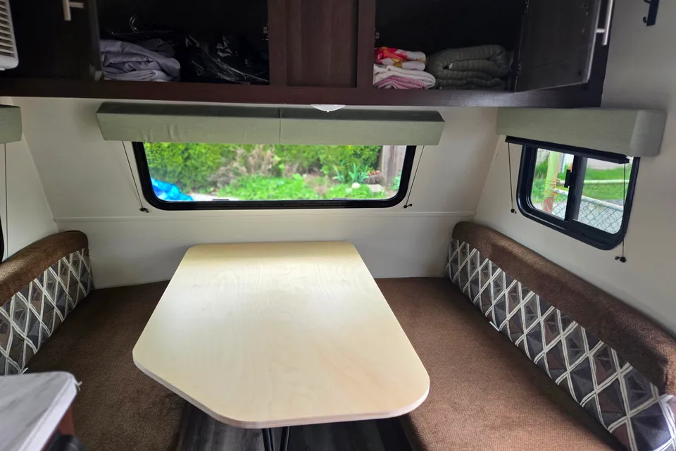 Alexandra's Jayco Jay Flight - tow with SUV -stationary stay in Vancouver available
